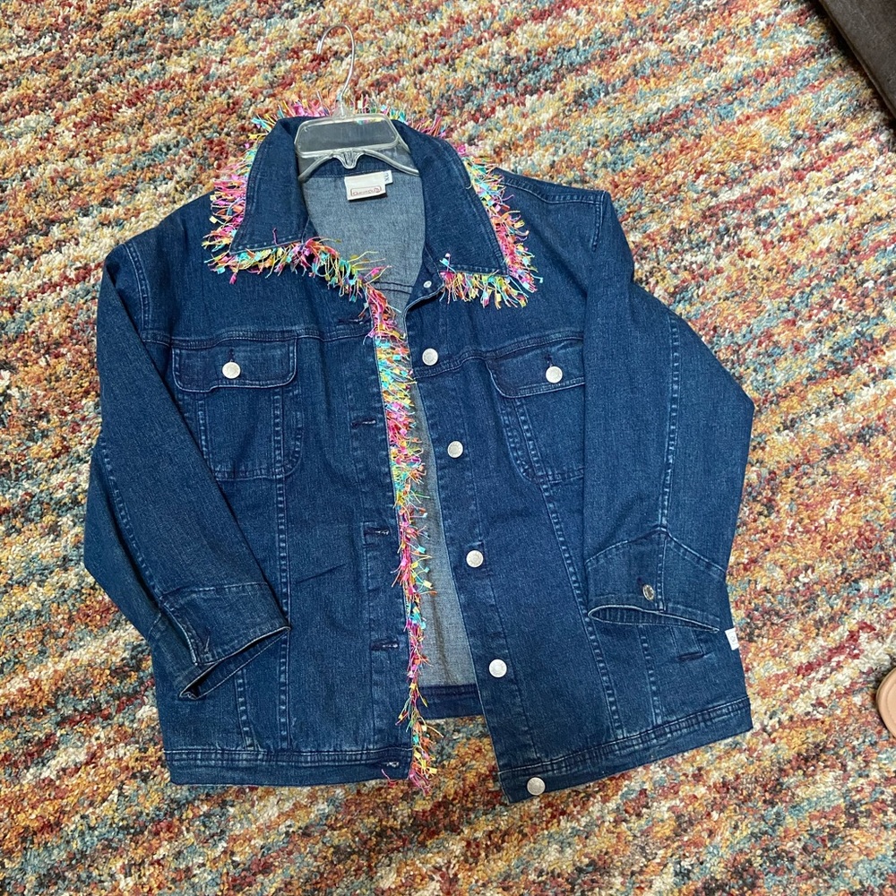 Denim jacket with 3/4 sleeves and colored fringe.